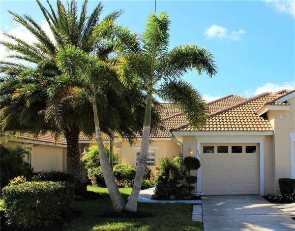 PELICAN POINTE GOLF & COUNTRY CLUB