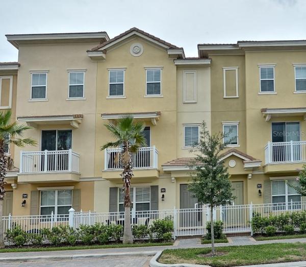 GRANDE OAKS AT HEATHROW