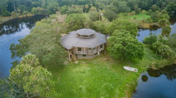 TAMPA TARPON SPGS LAND CO