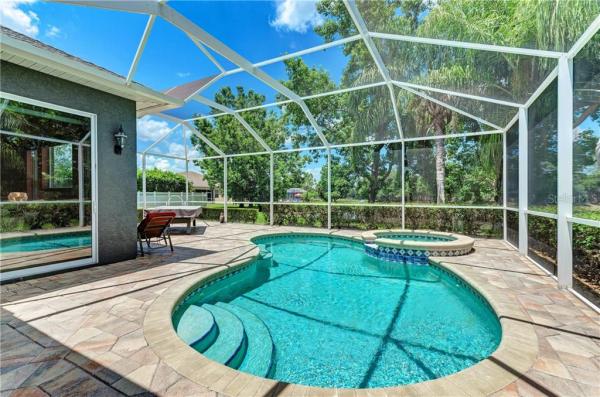 ASHLEY TRACE AT UNIVERSITY PLACE