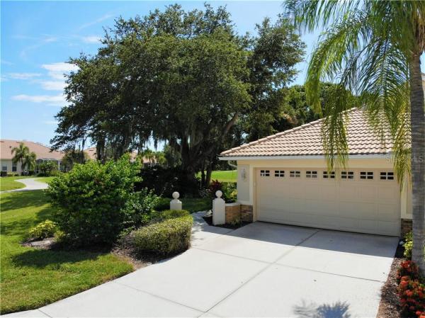 PELICAN POINTE GOLF & COUNTRY CLUB