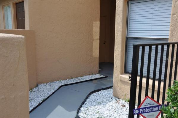 TOWNES SOUTHGATE CONDO TOWNE 02