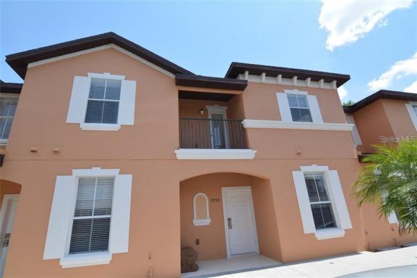 REGAL OAKS AT OLD TOWN