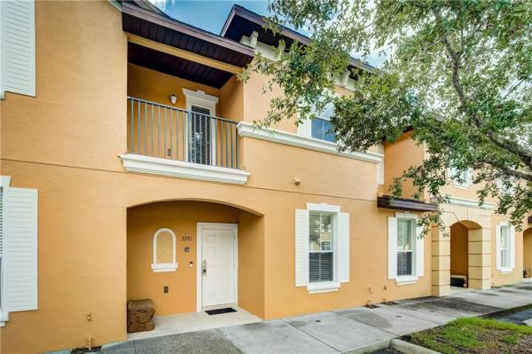 REGAL OAKS AT OLD TOWN