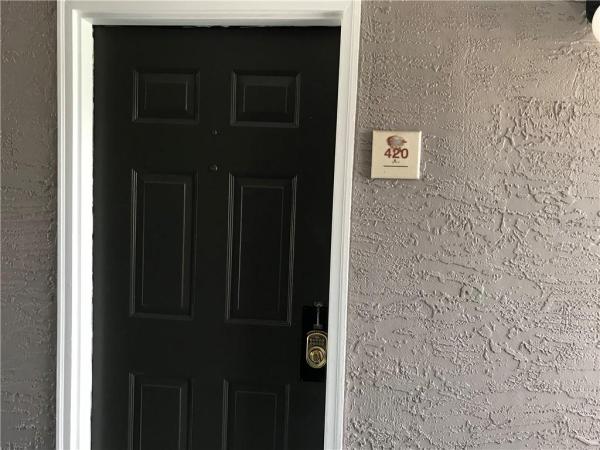 PARKWAY PALMS RSRT MAINGATE