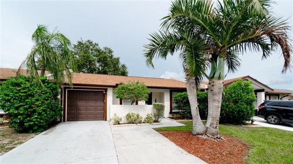 TOWNHOUSES OF LAKESIDE SOUTH