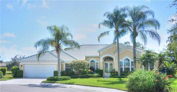 PELICAN POINTE GOLF & COUNTRY CLUB