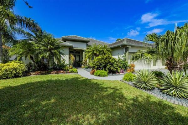 PELICAN POINTE GOLF & COUNTRY CLUB