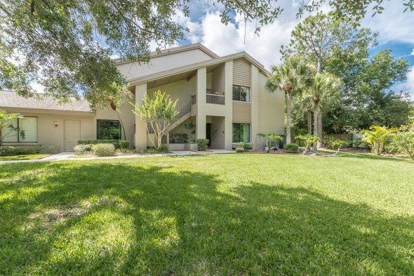 LANDMARK OAKS CONDO