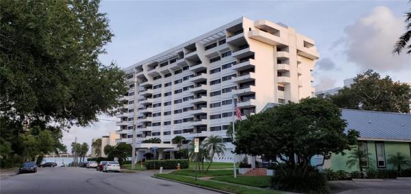 HARBOR OAKS PLACE CONDO