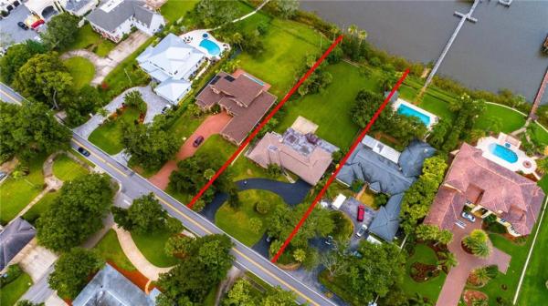 LE BUS BELLEWOOD & TRITON BEACH