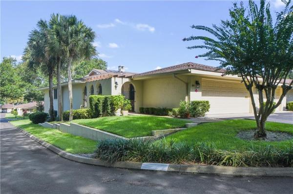 MOUNT DORA LAKE DORA VILLAS CONDO
