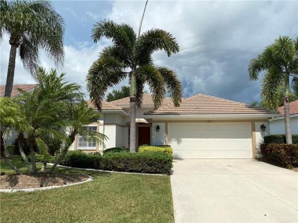 PELICAN POINTE GOLF & COUNTRY CLUB