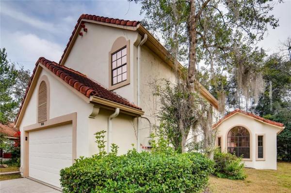 COUNTRY CLUB VILLAGE