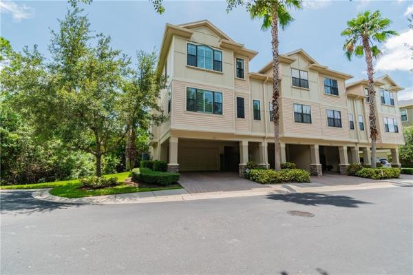 TOWNHOMES AT PELICAN POINTE