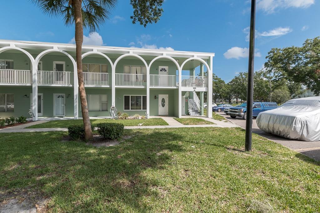 ON TOP OF THE WORLD - фото