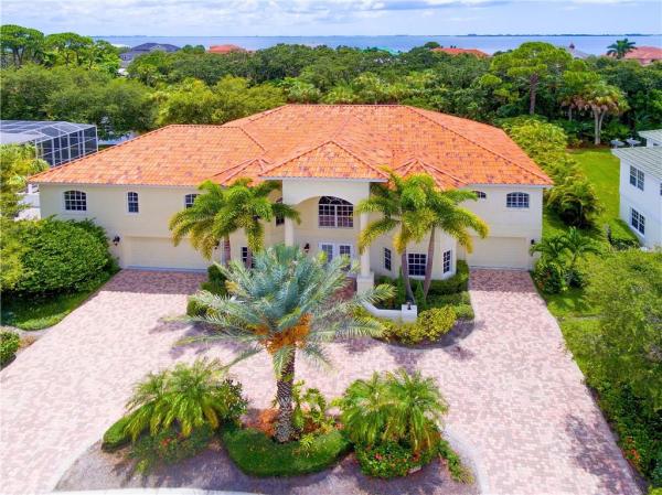 ESPLANADE ON THE BAY