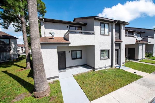 BUENAVENTURA LAKES GOLD COAST TWNHMS UNREC