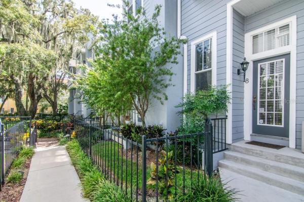 BAYSWATER CLOSE AT OLDE HYDE P