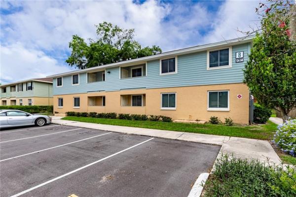 THE HAMPTONS AT BRANDON A CONDO