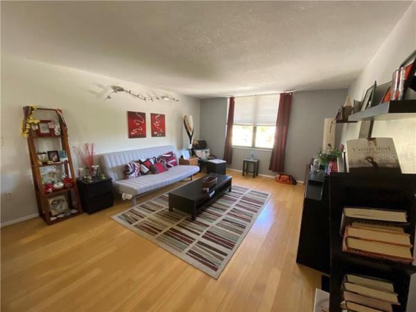 LAKESIDE CROSSING CONDO