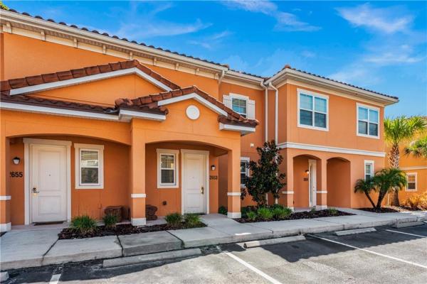 REGAL OAKS AT OLD TOWN