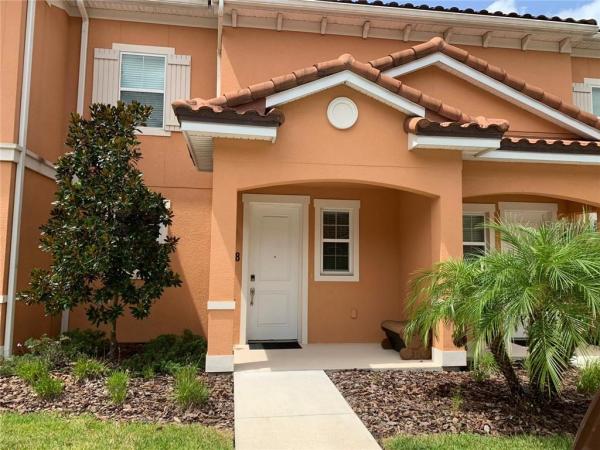 REGAL OAKS AT OLD TOWN