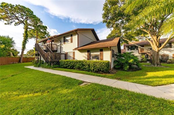 BREEZEWAY VILLAS CONDO TWNHS
