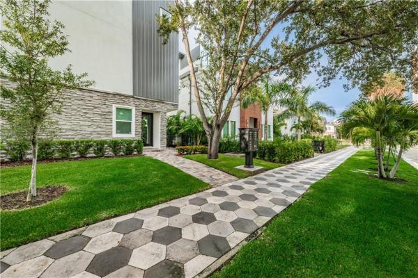 5TH AVENUE TOWNHOMES