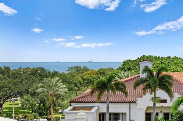 PARKSHORE PLAZA CONDO