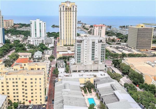 FAREHAM SQUARE CONDO