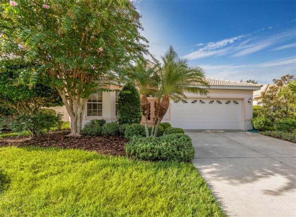 PELICAN POINTE GOLF & COUNTRY CLUB