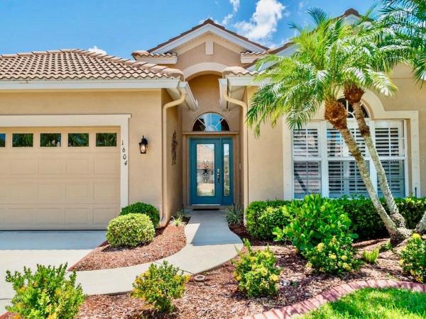 PELICAN POINTE GOLF & COUNTRY CLUB