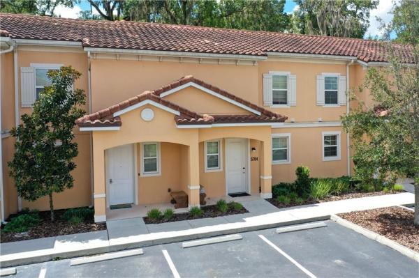 REGAL OAKS AT OLD TOWN