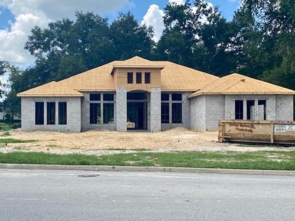 HEATHROW COUNTRY ESTATE