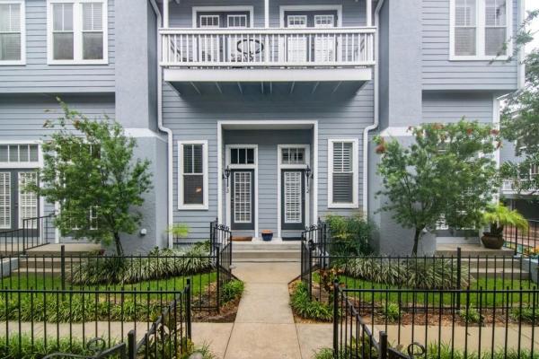 BAYSWATER CLOSE AT OLDE HYDE P