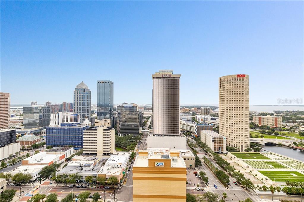 SKYPOINT A CONDO - фото