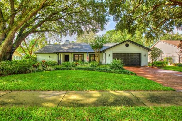 THE MANORS AT CRYSTAL LAKES