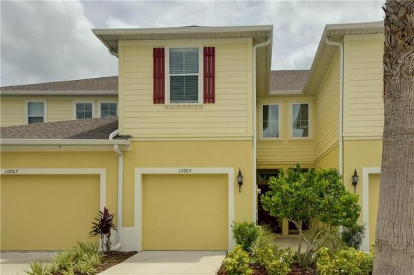 LUCAYA LAKE CLUB TOWNHOMES