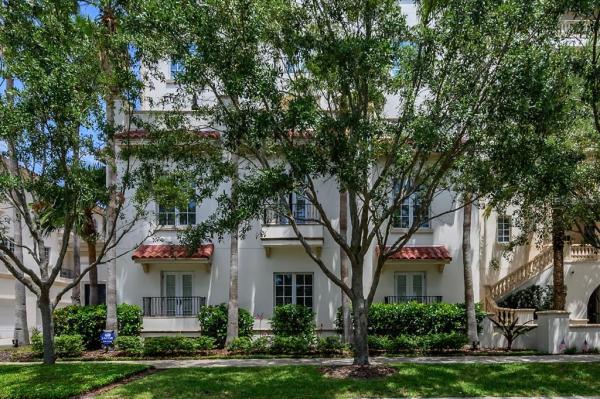 THE VALENCIA IN OLD HYDE PARK