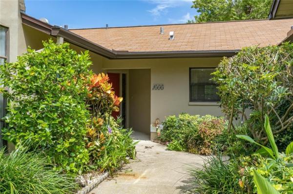 BRAEMOOR LAKE VILLAS