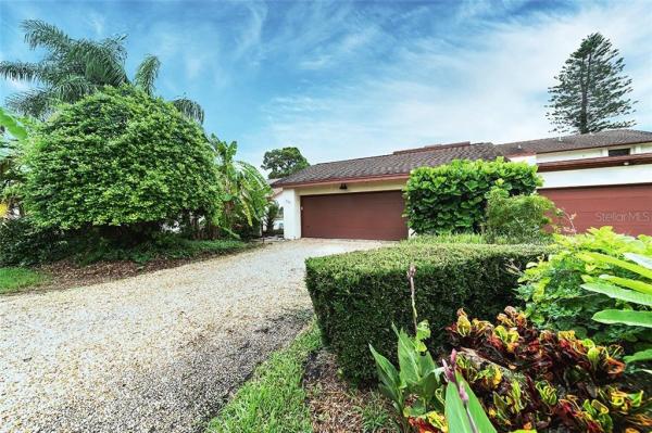 RACQUET CLUB VILLAS CONDO AMD