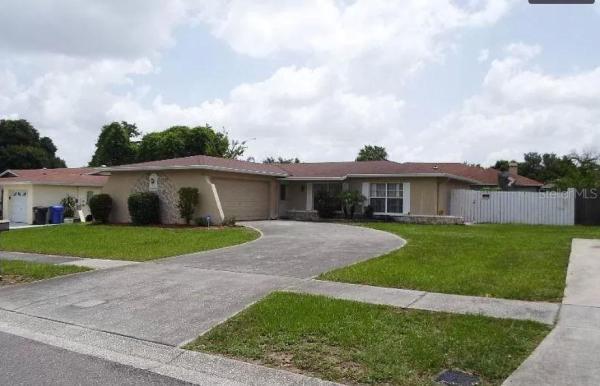 BRANDON-VALRICO HILLS ESTATES