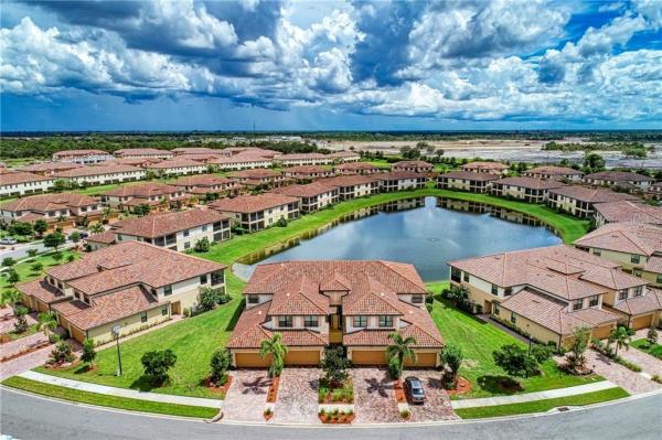 GRAN PARADISO COACH HOMES 1 AT GRAN PARADISO