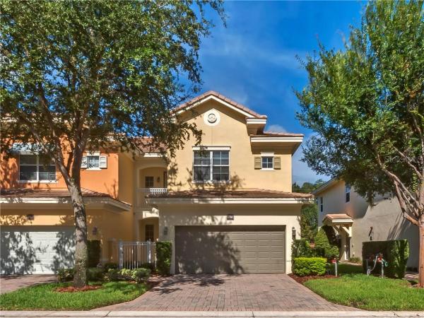 GRANDE OAKS AT HEATHROW