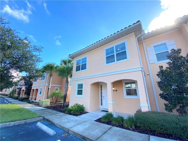 REGAL OAKS AT OLD TOWN