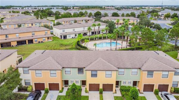 EDGEWATER AT LAKE BRANDON