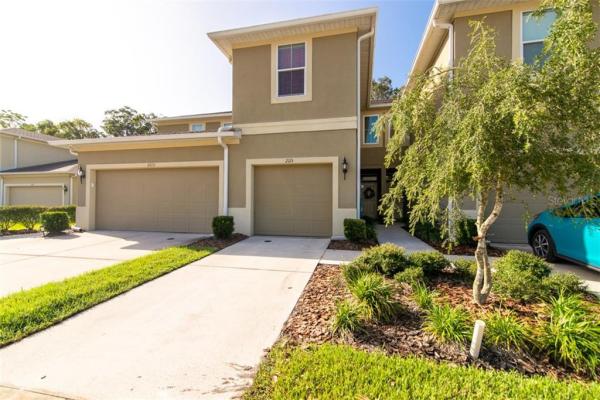 BROADWAY CENTRE TWNHMS