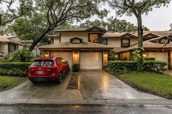 LAUREL OAKS AT COUNTRY WOODS CONDO