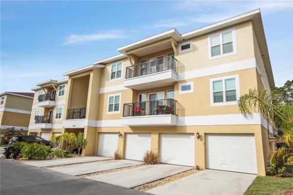 REGENCY PALMS CONDOS